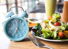 ¿Saltarse comidas ayuda o perjudica? Lo que dice la ciencia sobre ayunos prolongados y horarios irregulares